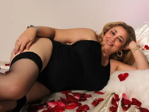 live sex video model AinovaGarcia