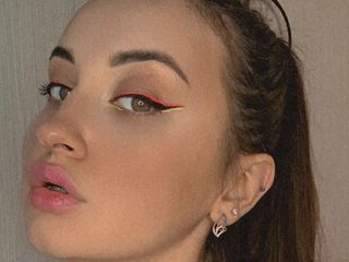 teen webcam model AlisonSilver