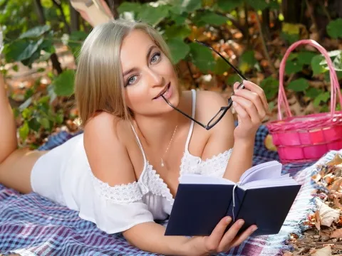 live chat model AmalyaRey