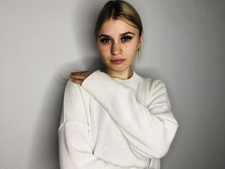 live sex chat model AmityHargus