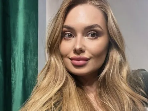 Tener un chat en directo con la modelo cámara web AnnaLunas