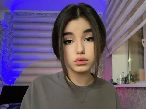 Tener un chat en directo con la modelo cámara web AnoraDark