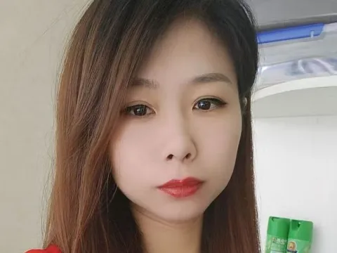 Have a live chat with webcam model BericeZhangJing