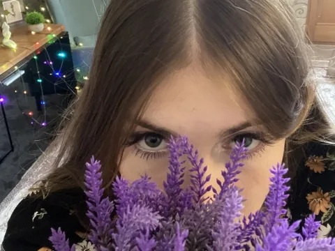 Tener un chat en directo con la modelo cámara web BrimladFieldhous