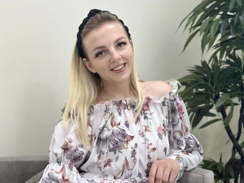cam live show model CalisaLoon