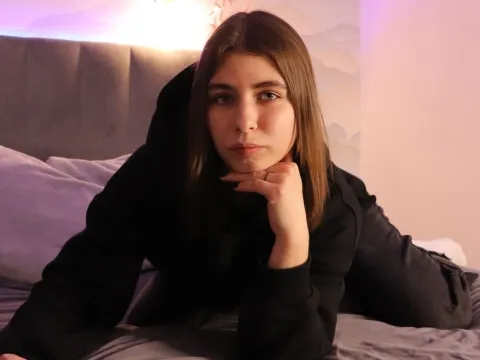 live now model CarolineJonse