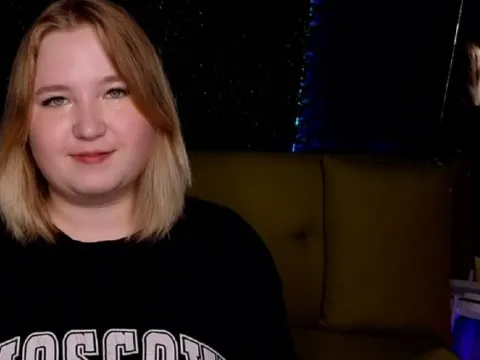 Discutez en direct avec le modèle webcam ChimberWo