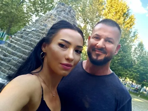 Führen Sie einen Live-Chat mit Webcam-Model CrisyaAndMartin