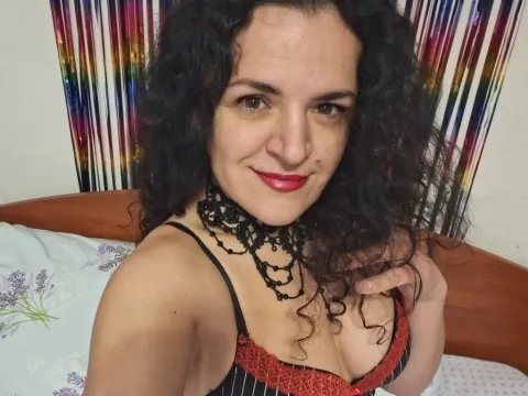 Tener un chat en directo con la modelo cámara web Curlynat