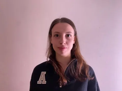 wet pussy model DessireSenden