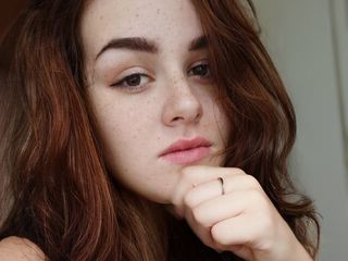 teen webcam model ElisBorn