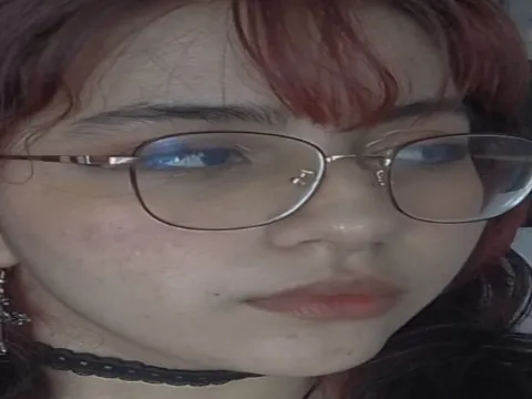 Führen Sie einen Live-Chat mit Webcam-Model EmilyRoar