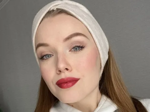 Have a live chat with webcam model EvaJordann