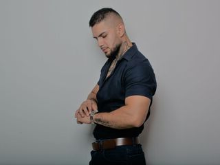 Adult Cam Model FerGomez wants to meet you in Live Chat!