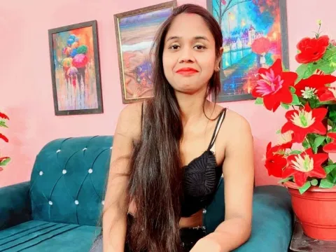 Discutez en direct avec le modèle webcam JannaStark