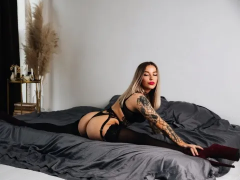 live web sex model JuliaWalkers
