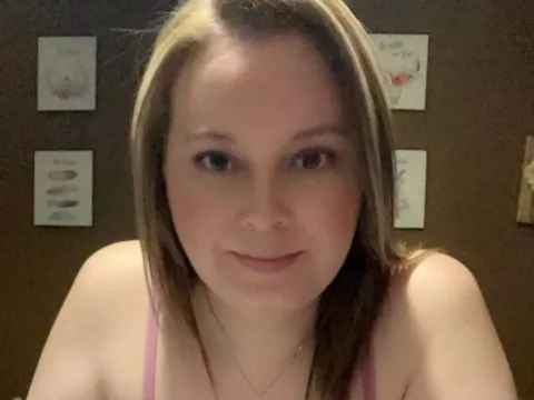 Discutez en direct avec le modèle webcam LainaSkye
