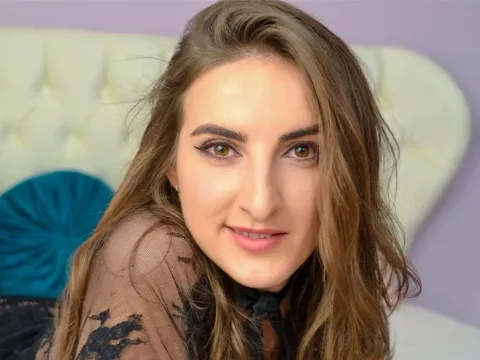 Have a live chat with webcam model LauraRiccoo