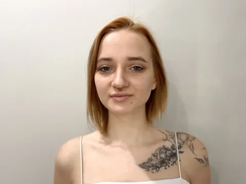 live web chat model LinaBullara