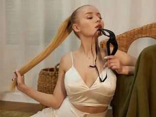 in live sex model LouiseKarter