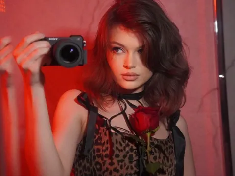 Tener un chat en directo con la modelo cámara web LunaBruna