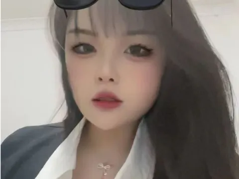 adult video modèle LunaEmily