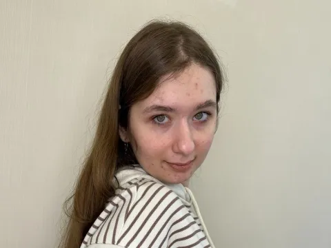 teen webcam model LynnaAyres