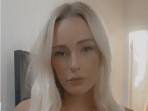 video dating Model MaddieLouise