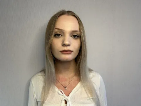 webcam show model MaxineCoaker