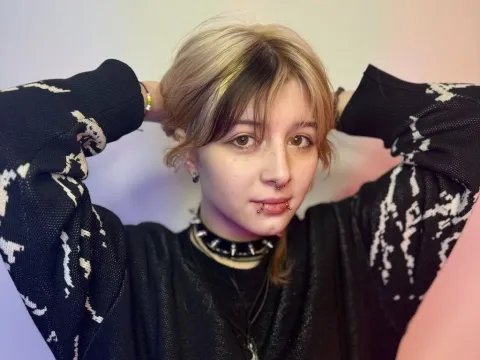 Have a live chat with webcam model MerylBeamer