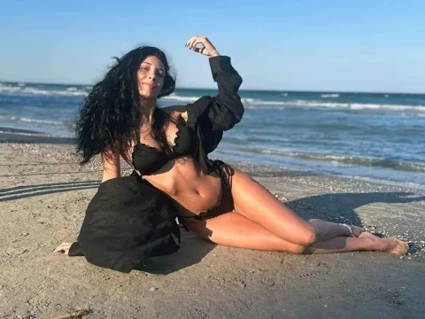 Have a live chat with webcam model MiaLunnah