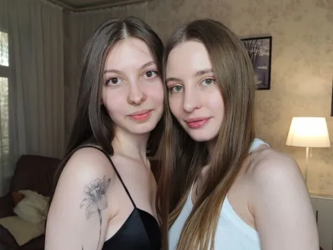 live sex video chat model MoiraAndSynnove