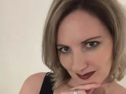 Have a live chat with webcam model NoraNox