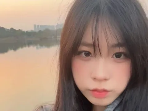 Tener un chat en directo con la modelo cámara web OdeliaPage