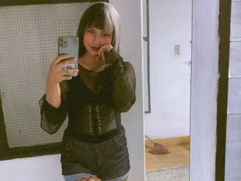 adult web cam model OdetteSuarez