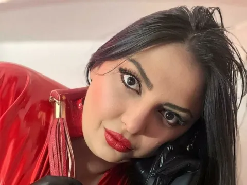Have a live chat with webcam model QuinnMandy