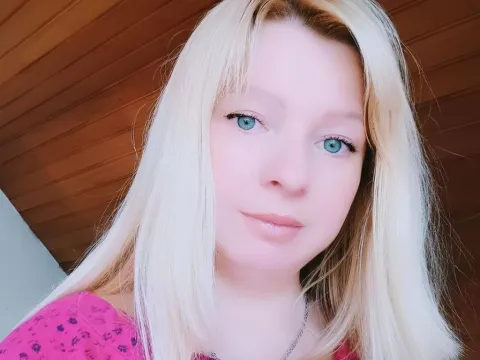 Have a live chat with webcam model RosemaryLe