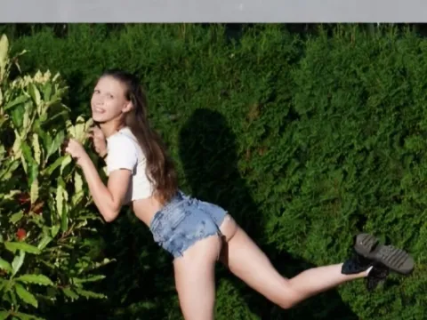 Tener un chat en directo con la modelo cámara web RoxyDeViss