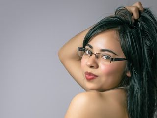 adult web cam model SoyJennifer