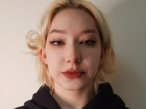 Tener un chat en directo con la modelo cámara web SynneFarewell