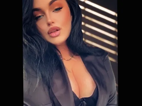 cock-sucking porn model VeronikaMayer
