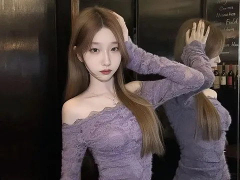Tener un chat en directo con la modelo cámara web insgirl